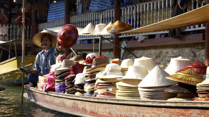 damnoen-floating-market-hats-thailand-davidsbeenhere