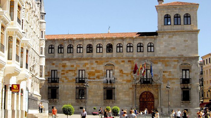 Palacio de los Guzmanes_Leon_Spain_Davidsbeenhere2