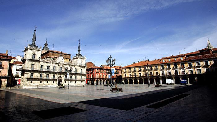Plaza Mayor_Leon_Spain_Davidsbeenhere