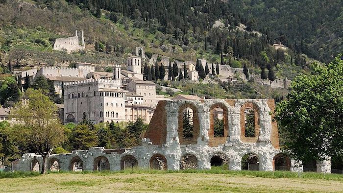 5_Roman_Ruins_in_Umbria_Italy_Europe_Davidsbeenhere7 Cropped
