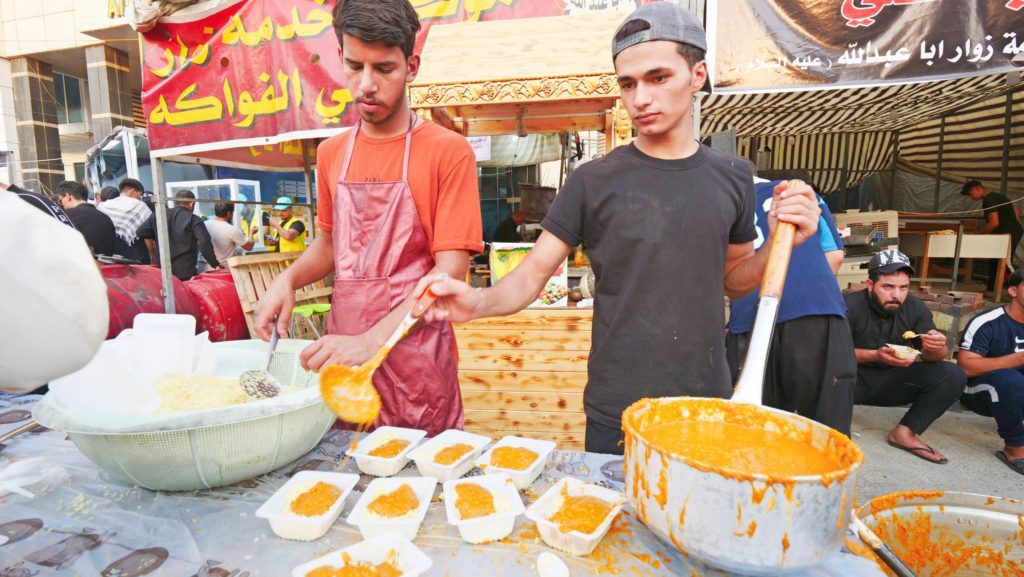 Cooks serving tomato kaymak to people along the Arbaeen pilgrimage route | Davidsbeenhere