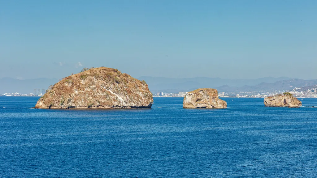 A view of Los Arcos, with the Mexican mainland in the background | Davidsbeenhere